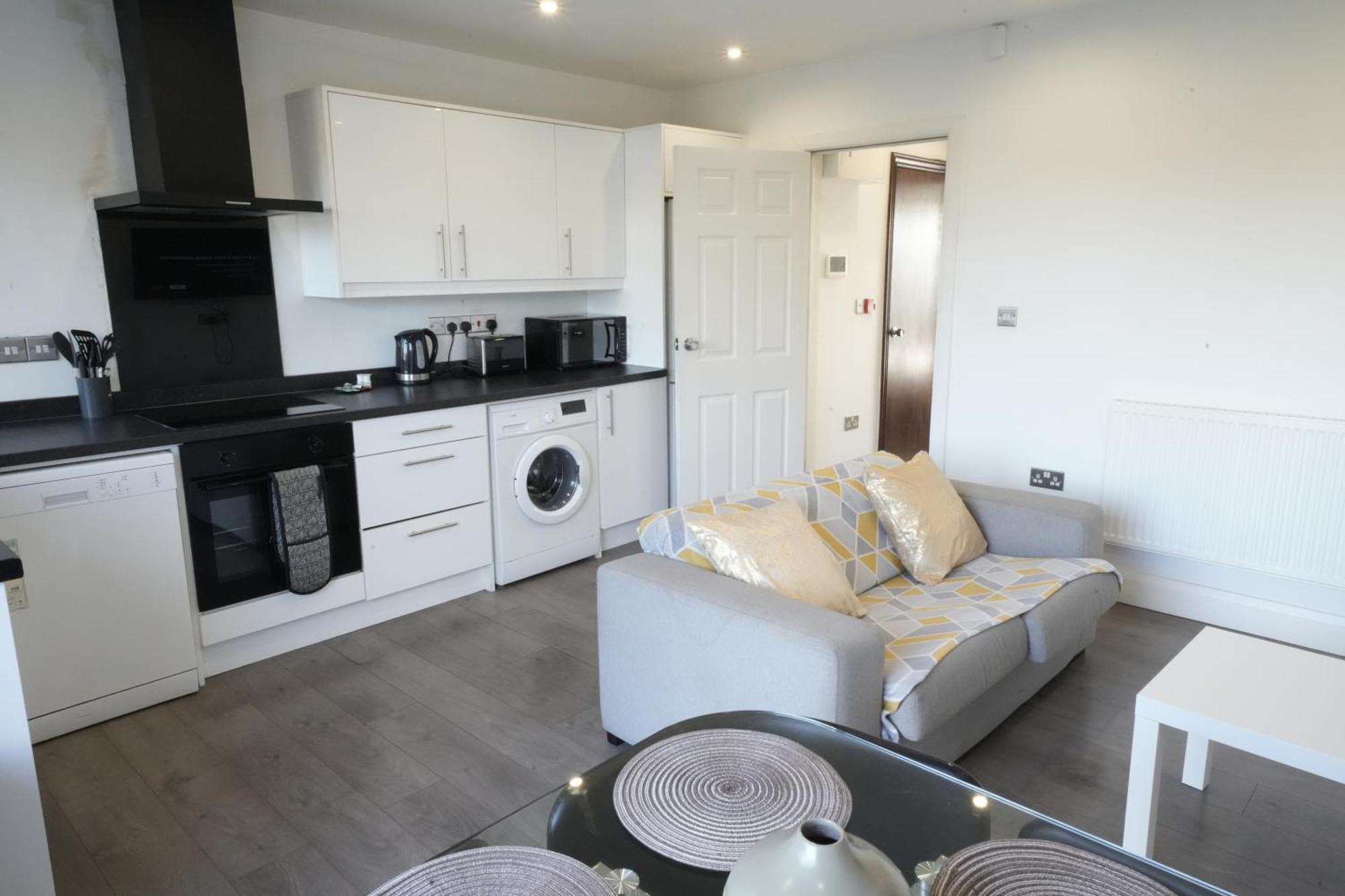 Hatton Apartments Heathrow Airport- Free Parking-Free Underground To And From Heathrow Airport Hatton Cross See Picture-See London Fast Hatton Cross To Central London 30Min Exterior foto