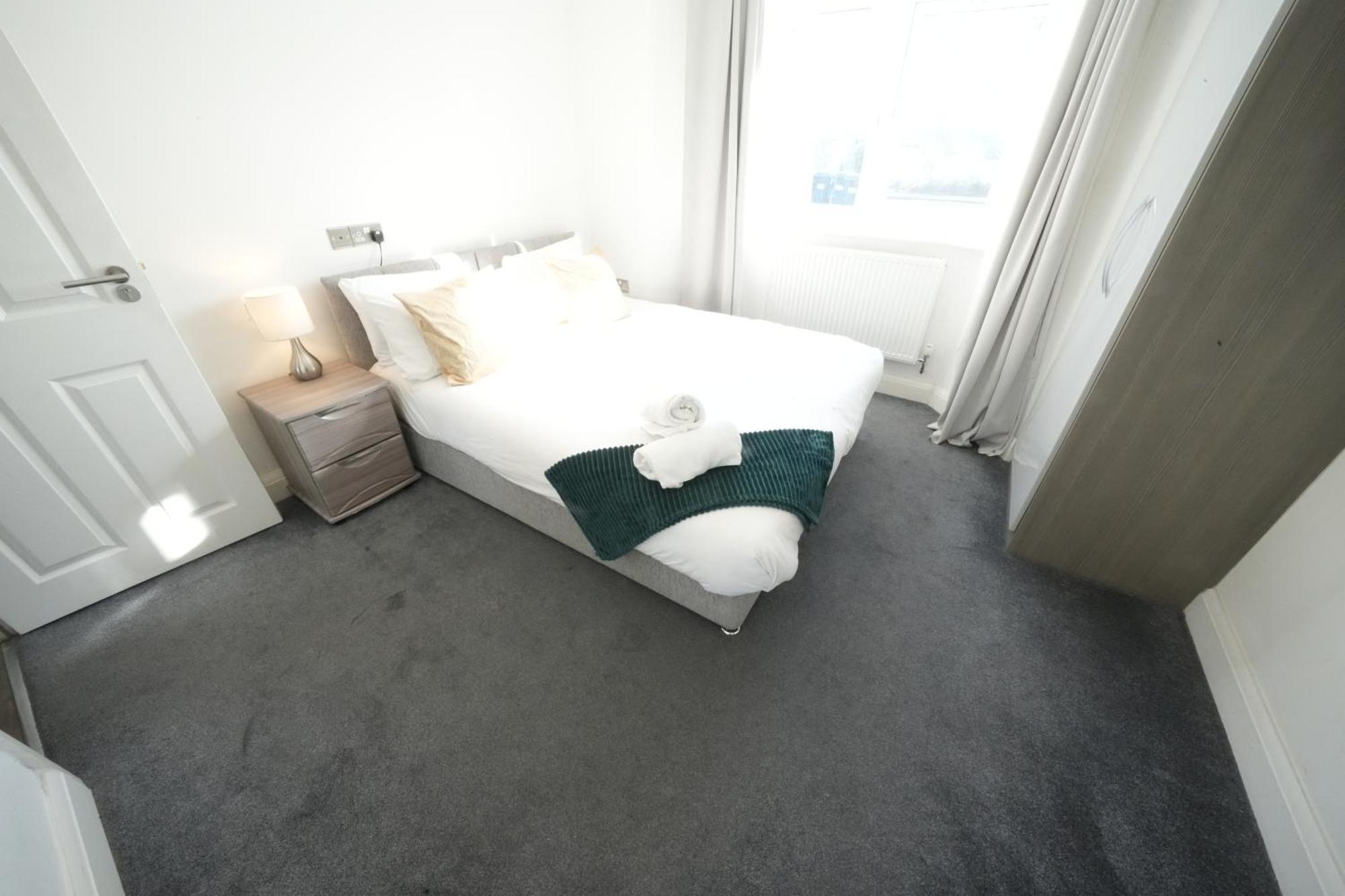 Hatton Apartments Heathrow Airport- Free Parking-Free Underground To And From Heathrow Airport Hatton Cross See Picture-See London Fast Hatton Cross To Central London 30Min Exterior foto