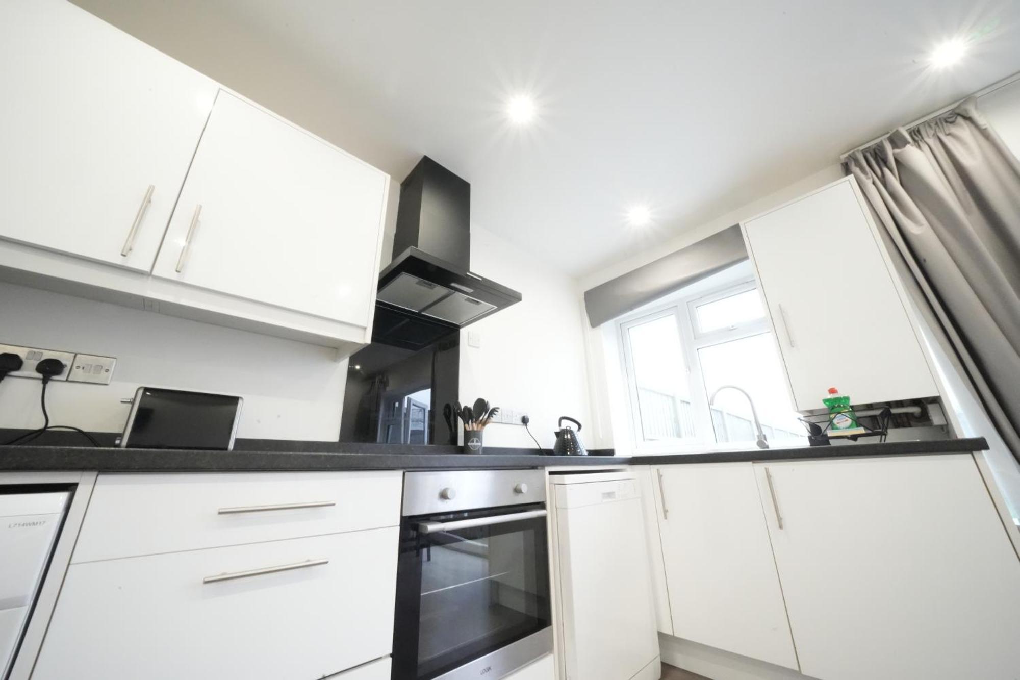 Hatton Apartments Heathrow Airport- Free Parking-Free Underground To And From Heathrow Airport Hatton Cross See Picture-See London Fast Hatton Cross To Central London 30Min Exterior foto